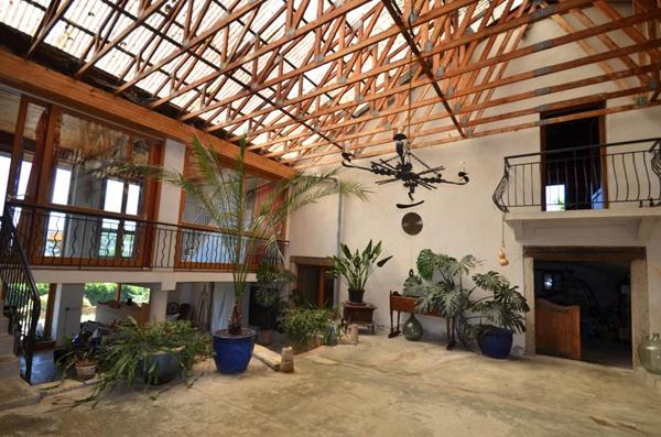 Maison de plus de 290 m2 avec plus de 6 000 m2  de terrain
