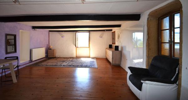 Maison de plus de 290 m2 avec plus de 6 000 m2  de terrain