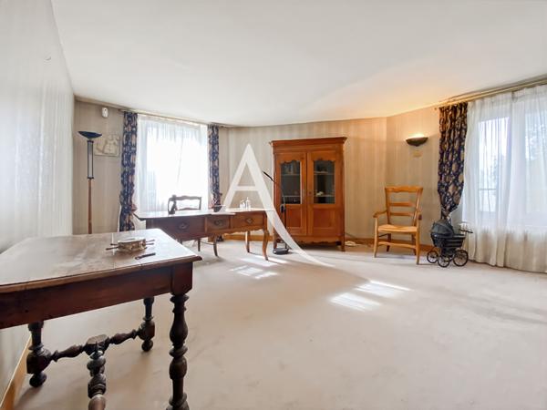 Maison Bois d'Arcy 7 pièce(s) 5 chambres .