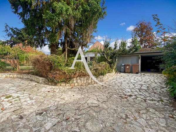 Maison Bois d'Arcy 7 pièce(s) 5 chambres .