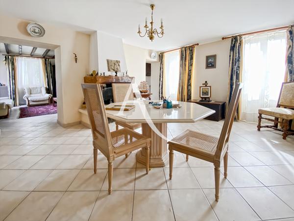 Maison Bois d'Arcy 7 pièce(s) 5 chambres .