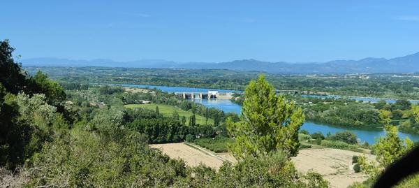Villeneuve-lès-Avignon (30400) terrain 1000m2 en zone naturelle