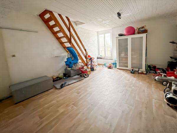 Mas en excellent etat 220M2 avec terrain et dépendance