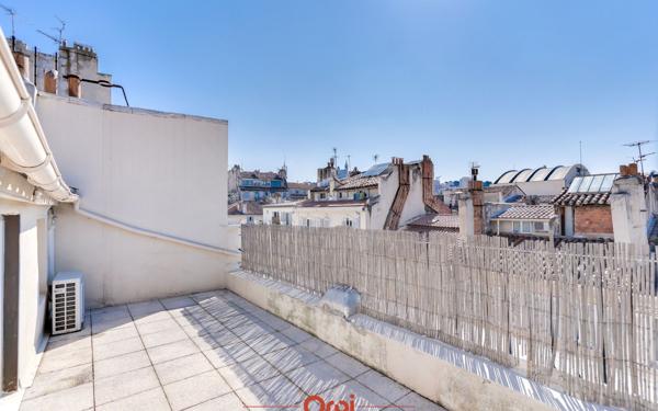 Appartement à vendre    3 pièces • 55 m2 Marseille 1