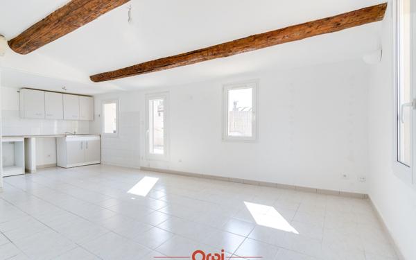 Appartement à vendre    3 pièces • 55 m2 Marseille 1