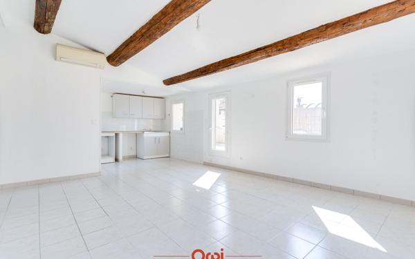 Appartement à vendre    3 pièces • 55 m2 Marseille 1