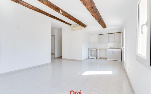 Appartement à vendre    3 pièces • 55 m2 Marseille 1