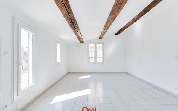 Appartement à vendre    3 pièces • 55 m2 Marseille 1