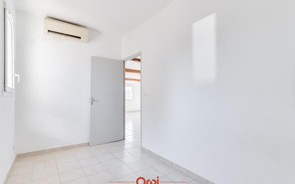 Appartement à vendre    3 pièces • 55 m2 Marseille 1