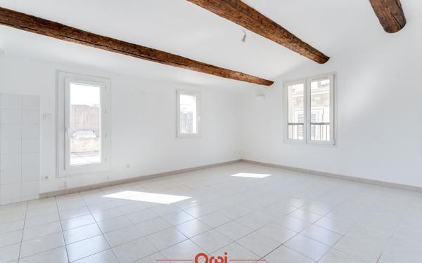 Appartement à vendre    3 pièces • 55 m2 Marseille 1