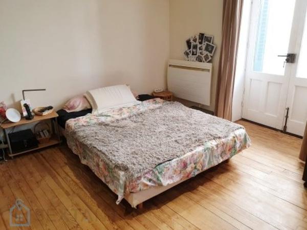 LA MAISON AUX VOLETS VIOLETS