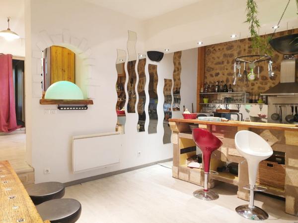 LA MAISON AUX VOLETS VIOLETS