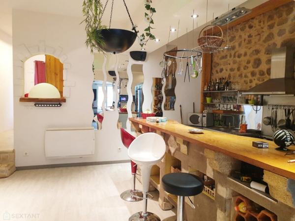 LA MAISON AUX VOLETS VIOLETS