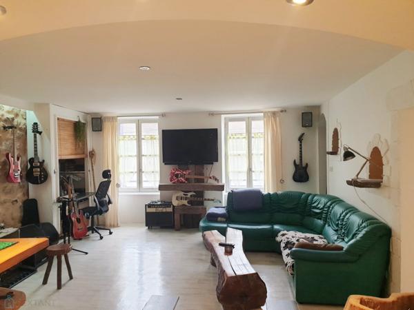 LA MAISON AUX VOLETS VIOLETS