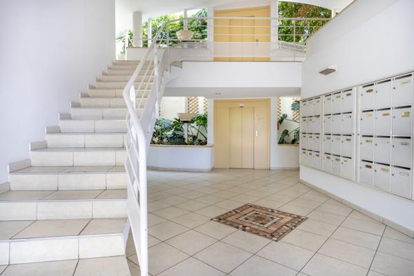 Prestige & Élégance – Studio avec Terrasse dans Résidence Premium