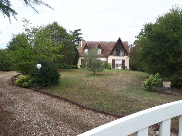 Très belle maison tout confort avec jardin arboré