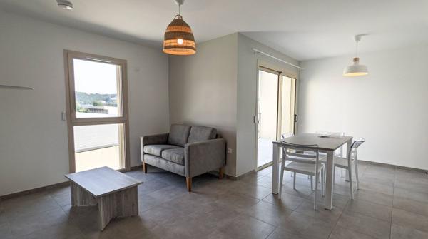 Appartement T3 de 55.79m², meublé, avec terrasse de 8,8m² et stationnement