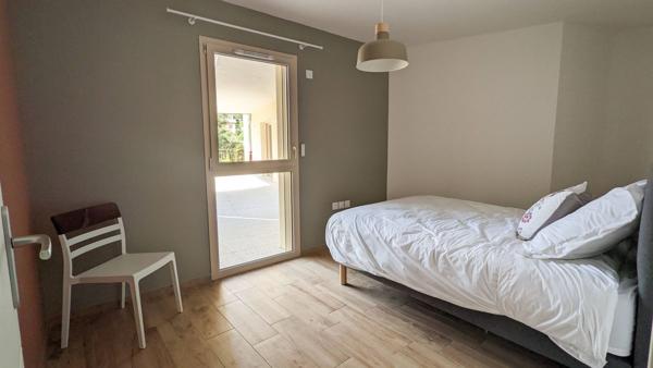 Appartement T3 de 55.79m², meublé, avec terrasse de 8,8m² et stationnement