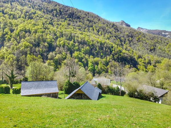 Deux granges à rénover dans les montagnes Ossaloises