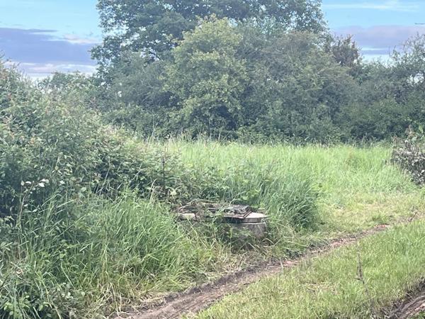 Vente                                                      Local commercial
                        
                     1 pièces                      100 m2                     à Mornay-sur-Allier