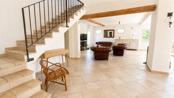 Belle et grande maison traditionnelle en campagne d'Aubagne