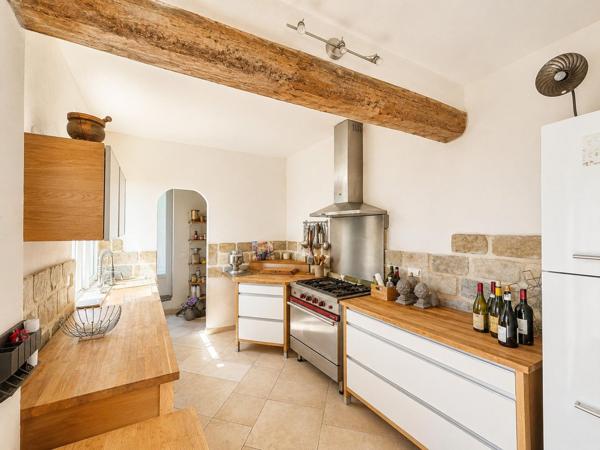 Belle et grande maison traditionnelle en campagne d'Aubagne