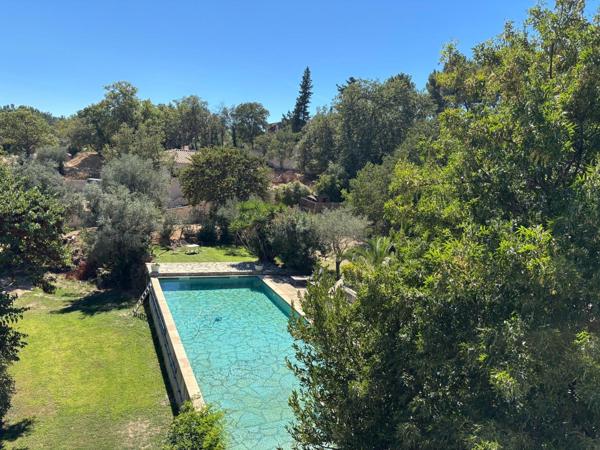 Belle et grande maison traditionnelle en campagne d'Aubagne