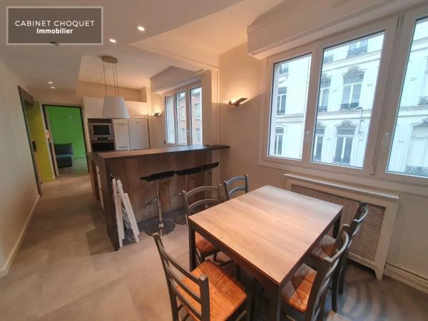 GRAND F2 BIS MEUBLE A LOUER - LILLE CENTRE - VAUBAN - QUAI DU WAULT - 91.5 m 2 - 1 680 € charges comprises par mois