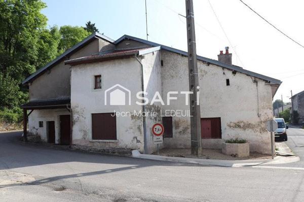 Maison de village sans jardin à rénover.