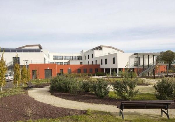 INVESTISSEMENT LOCATIF  Lorcy  Résidence EHPAD Hostellerie du Château - 8,35 % de rentabilité