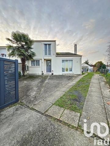 Maison 9 pièces de 159 m² à Saint-Pierre-lès-Nemours (77140)