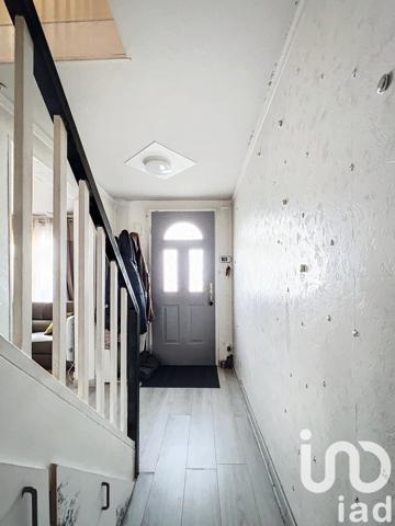 Maison 9 pièces de 159 m² à Saint-Pierre-lès-Nemours (77140)