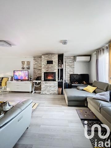 Maison 9 pièces de 159 m² à Saint-Pierre-lès-Nemours (77140)