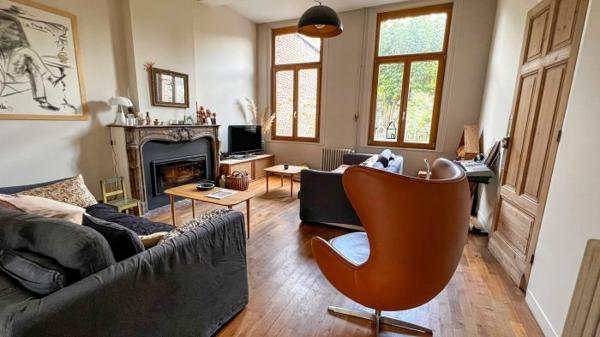 Maison mitoyenne 1 côté Armentières Secteur Lille 270 m²