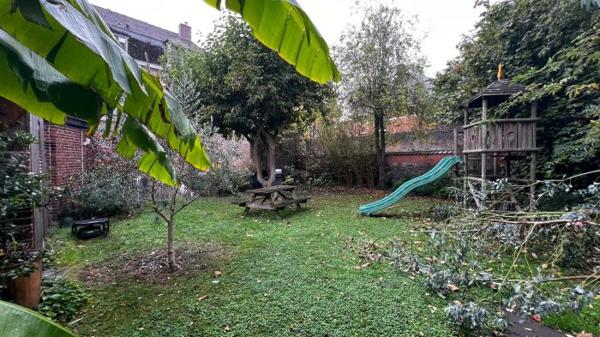 Maison mitoyenne 1 côté Armentières Secteur Lille 270 m²