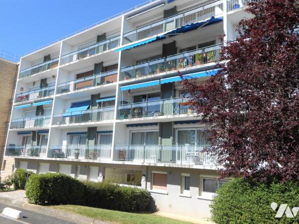 Appartement LES ESSARTS-LE-ROI au dernier étage avec ascenseur