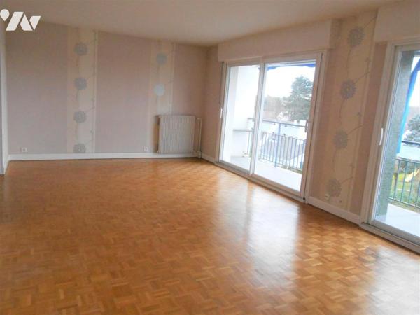 Appartement LES ESSARTS-LE-ROI au dernier étage avec ascenseur