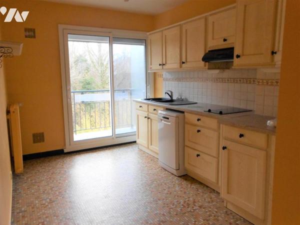 Appartement LES ESSARTS-LE-ROI au dernier étage avec ascenseur