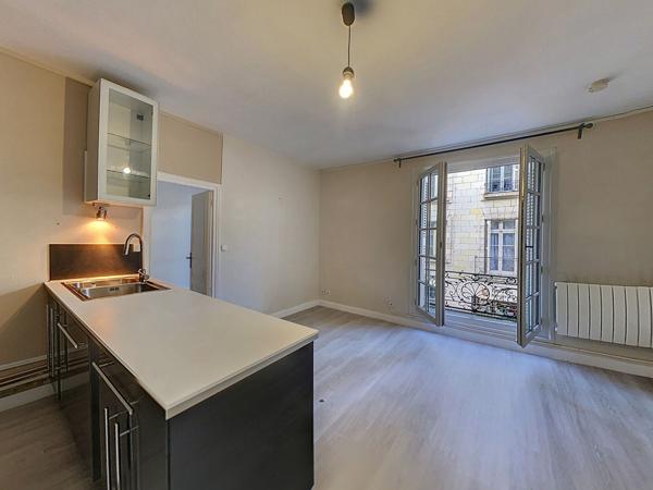 APPARTEMENT T2 - QUARTIER DES HALLES -  34.63 m2 - CAVE ET CAGIBI