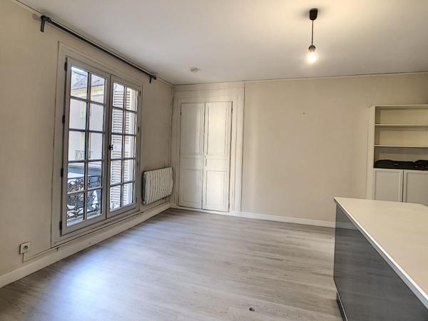 APPARTEMENT T2 - QUARTIER DES HALLES -  34.63 m2 - CAVE ET CAGIBI