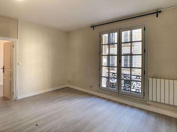 APPARTEMENT T2 - QUARTIER DES HALLES -  34.63 m2 - CAVE ET CAGIBI