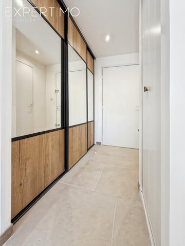 La Grande-Motte (34280) Trés beau studio avec balcon et place de parking nominative