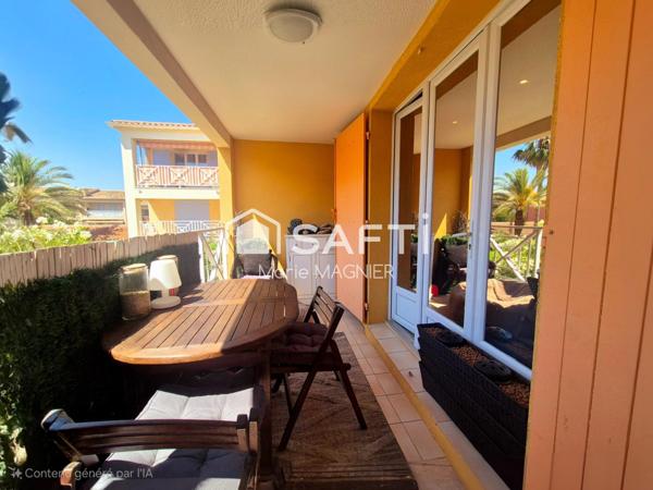 CENTRE -VILLE A PIED, bel appartement T2 de 37m2 avec terrasse couverte de 9m2  et parking privatif dans une résidence sécurisée avec piscine - LA CROIX VALMER