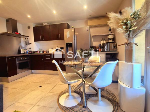 CENTRE -VILLE A PIED, bel appartement T2 de 37m2 avec terrasse couverte de 9m2  et parking privatif dans une résidence sécurisée avec piscine - LA CROIX VALMER