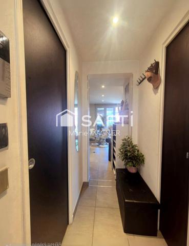 CENTRE -VILLE A PIED, bel appartement T2 de 37m2 avec terrasse couverte de 9m2  et parking privatif dans une résidence sécurisée avec piscine - LA CROIX VALMER