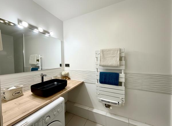 Vente
                Appartement70 m² - 2 Pièces -
                    THIAIS (94320)