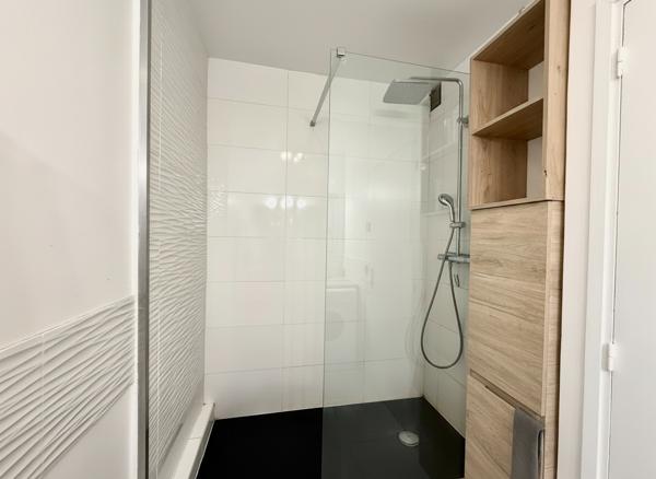 Vente
                Appartement70 m² - 2 Pièces -
                    THIAIS (94320)