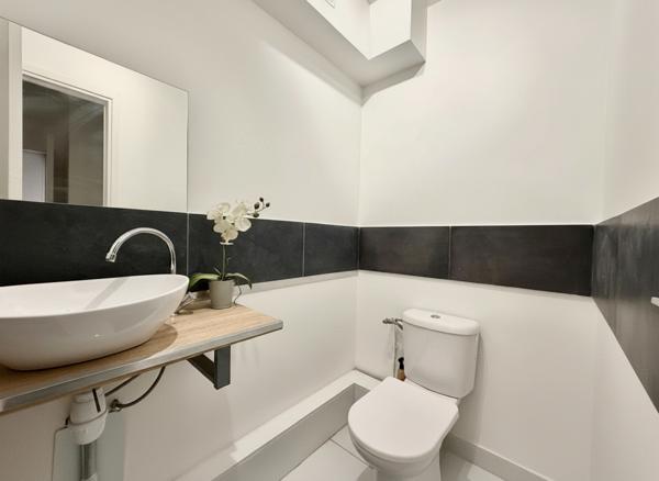 Vente
                Appartement70 m² - 2 Pièces -
                    THIAIS (94320)