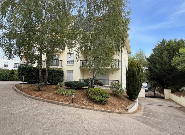 Vente
                Appartement70 m² - 2 Pièces -
                    THIAIS (94320)
