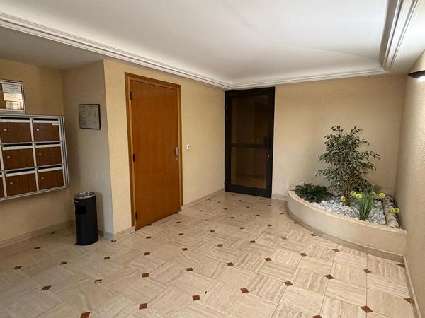 Vente
                Appartement70 m² - 2 Pièces -
                    THIAIS (94320)